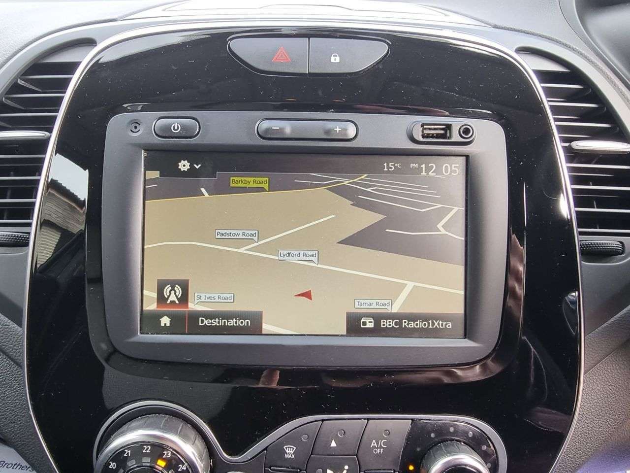 A 2019 RENAULT CAPTUR 1.5 dCi ENERGY Iconic SUV 5dr Diesel Manual Euro 6 (s/s) (90 ps) SAT NAV + A 2019 RENAULT CAPTUR 1.5 dCi ENERGY Iconic SUV 5dr Diesel Manual Euro 6 (s/s) (90 ps) SAT NAV +
