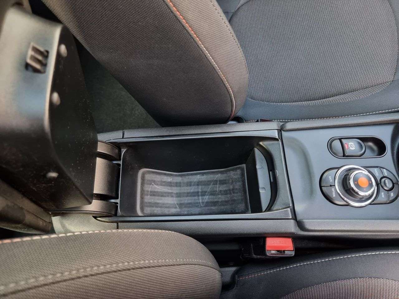 2016 MINI CLUBMAN 2016 MINI CLUBMAN