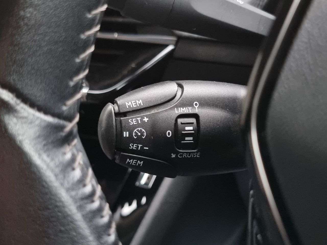 2020 PEUGEOT 2008 2020 PEUGEOT 2008