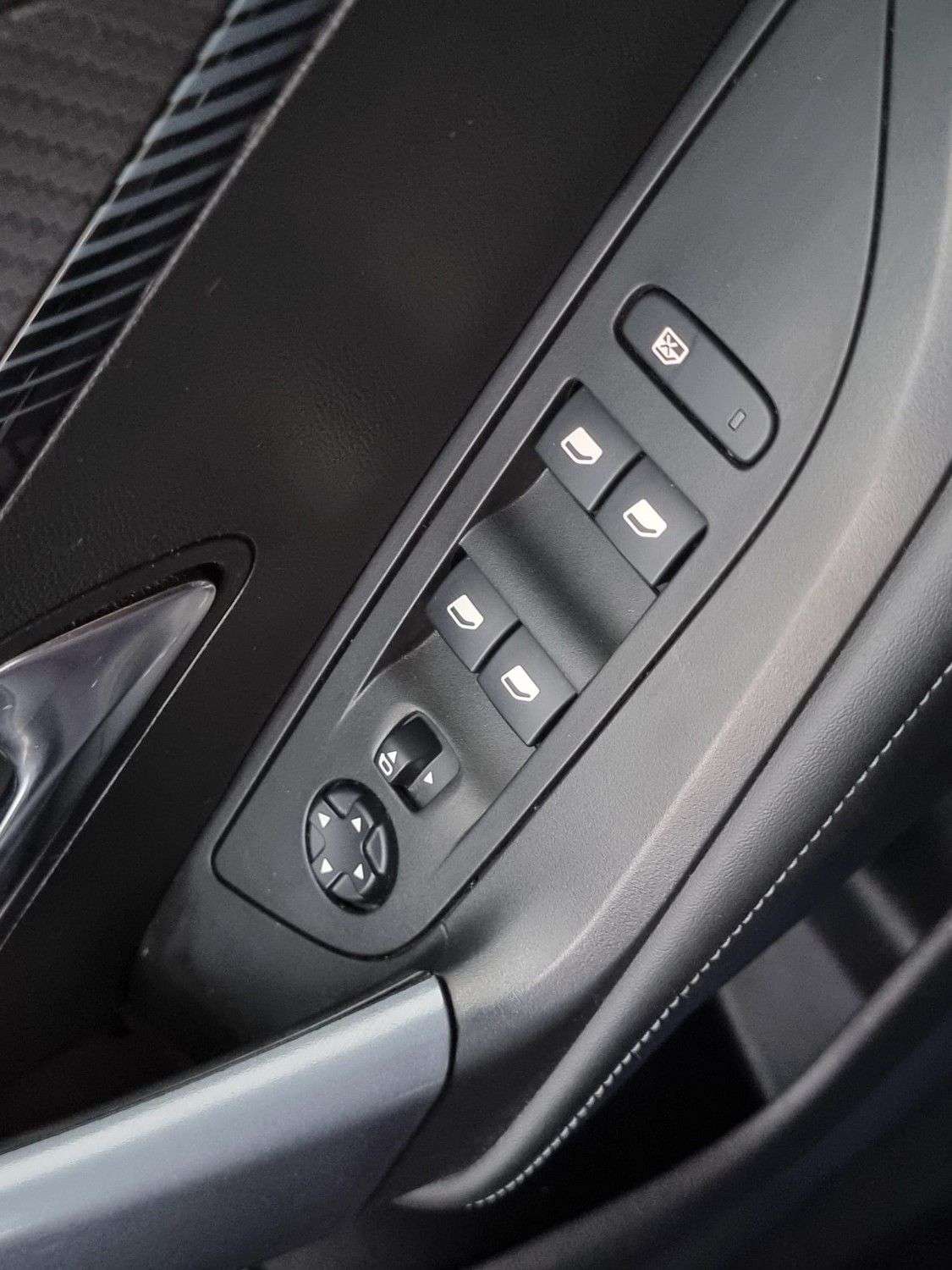 2020 PEUGEOT 2008 2020 PEUGEOT 2008