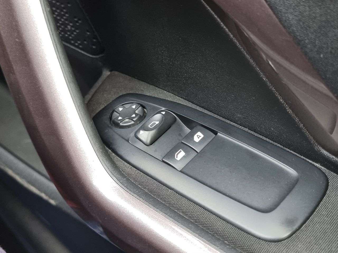 2015 PEUGEOT 2008 2015 PEUGEOT 2008