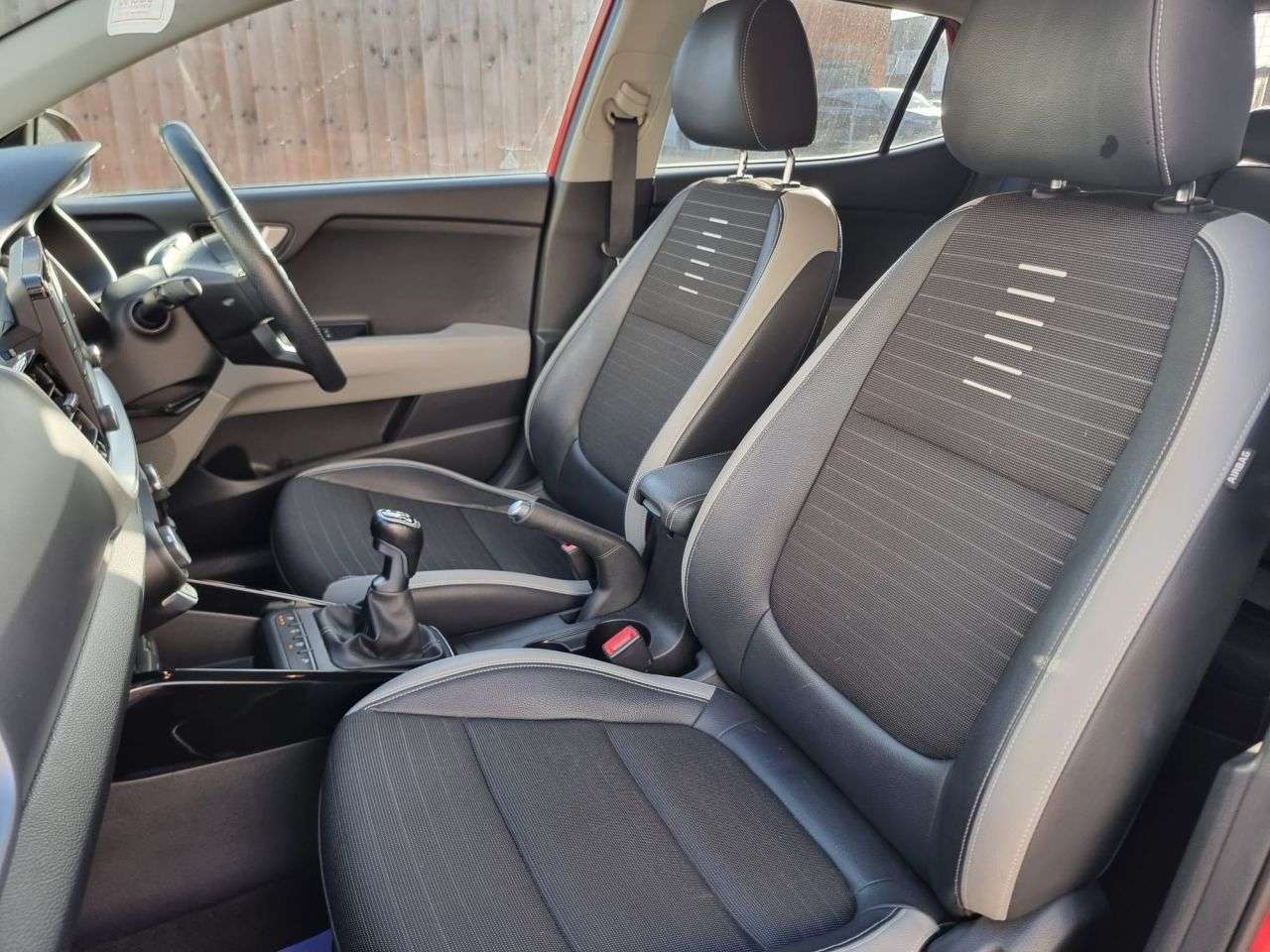 2018 KIA STONIC 2018 KIA STONIC