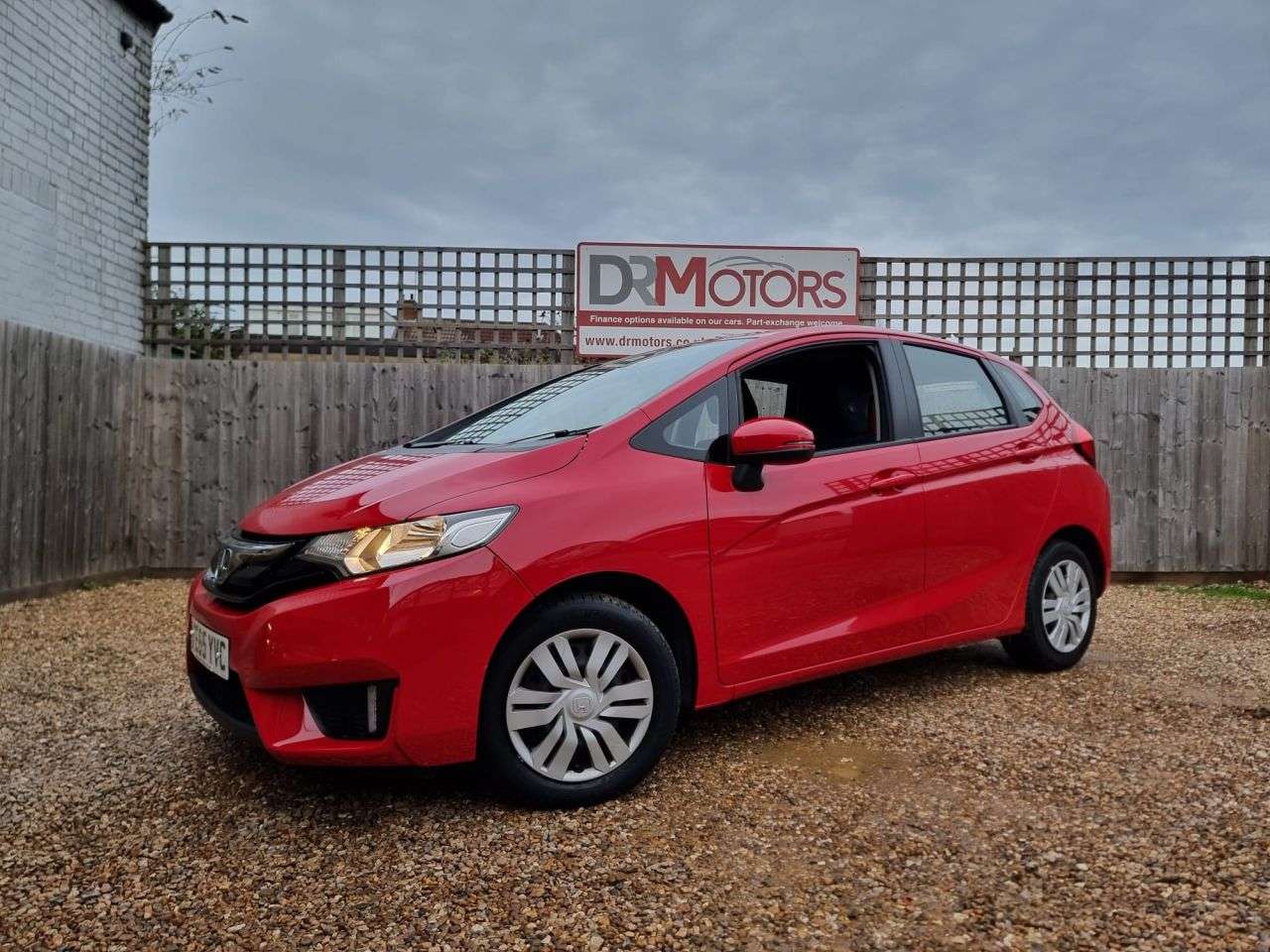 A 2015 HONDA JAZZ 1.3 i-VTEC S Hatchback 5dr Petrol Manual Euro 6 (s/s) (102 ps) BLUETOOTH + A 2015 HONDA JAZZ 1.3 i-VTEC S Hatchback 5dr Petrol Manual Euro 6 (s/s) (102 ps) BLUETOOTH +