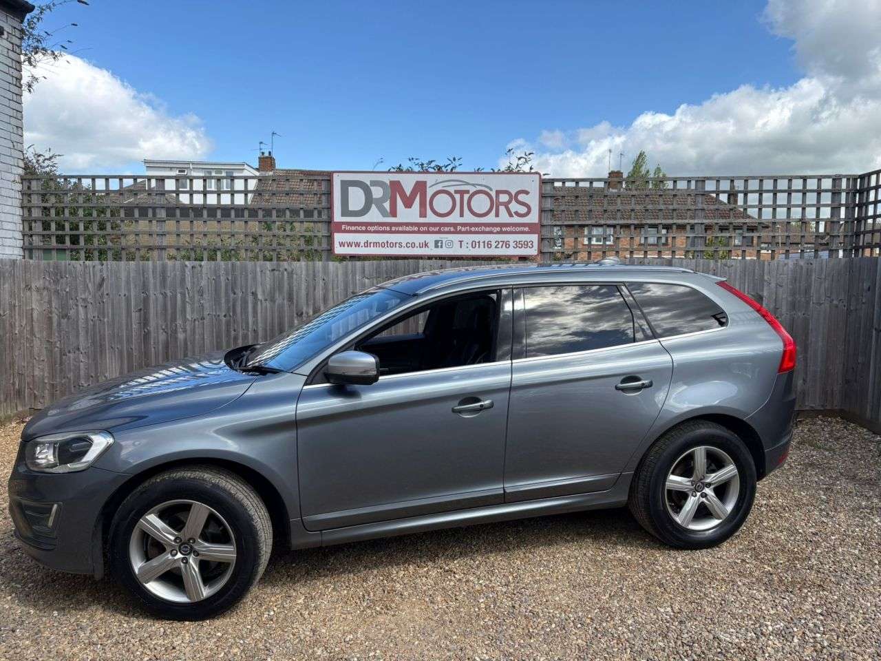 A 2017 VOLVO XC60 2.4 D5 R-Design Lux Nav SUV 5dr Diesel Auto AWD Euro 6 (s/s) (220 ps) SAT N A 2017 VOLVO XC60 2.4 D5 R-Design Lux Nav SUV 5dr Diesel Auto AWD Euro 6 (s/s) (220 ps) SAT N