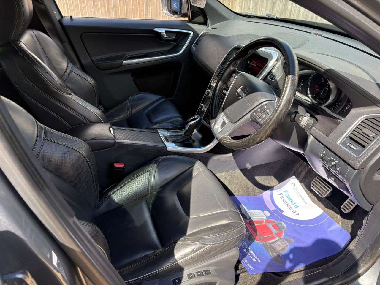 A 2017 VOLVO XC60 2.4 D5 R-Design Lux Nav SUV 5dr Diesel Auto AWD Euro 6 (s/s) (220 ps) SAT N A 2017 VOLVO XC60 2.4 D5 R-Design Lux Nav SUV 5dr Diesel Auto AWD Euro 6 (s/s) (220 ps) SAT N