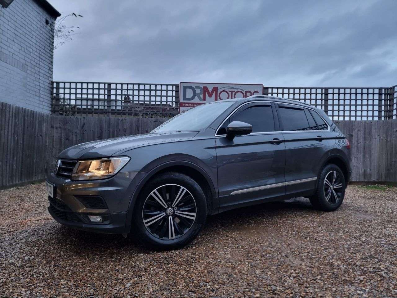 A 2018 VOLKSWAGEN TIGUAN 2.0 TDI SE Navigation SUV 5dr Diesel DSG Euro 6 (s/s) (150 ps) SAT NAV + SE A 2018 VOLKSWAGEN TIGUAN 2.0 TDI SE Navigation SUV 5dr Diesel DSG Euro 6 (s/s) (150 ps) SAT NAV + SE