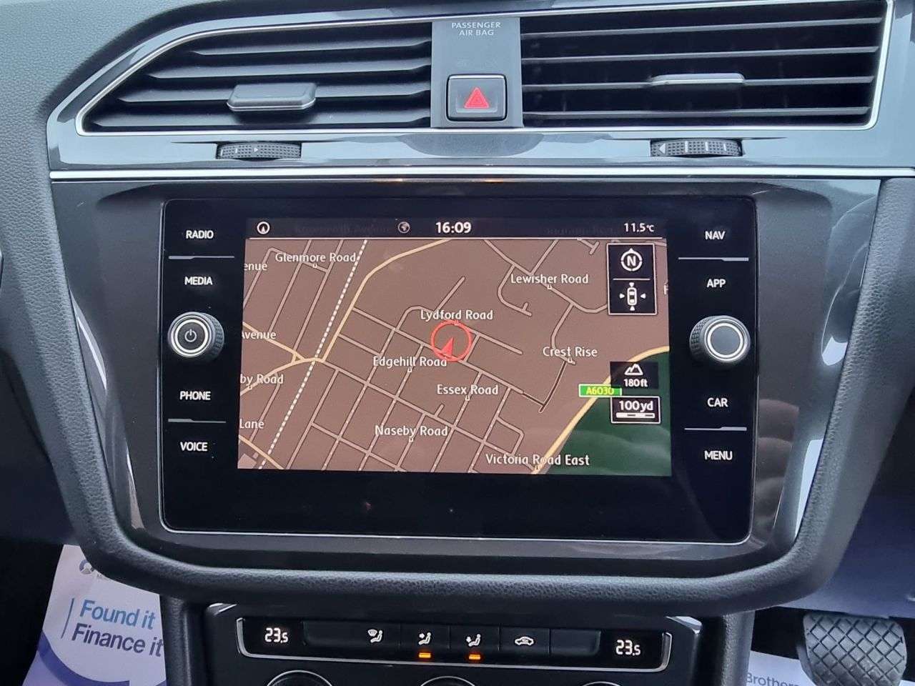 A 2018 VOLKSWAGEN TIGUAN 2.0 TDI SE Navigation SUV 5dr Diesel DSG Euro 6 (s/s) (150 ps) SAT NAV + SE A 2018 VOLKSWAGEN TIGUAN 2.0 TDI SE Navigation SUV 5dr Diesel DSG Euro 6 (s/s) (150 ps) SAT NAV + SE