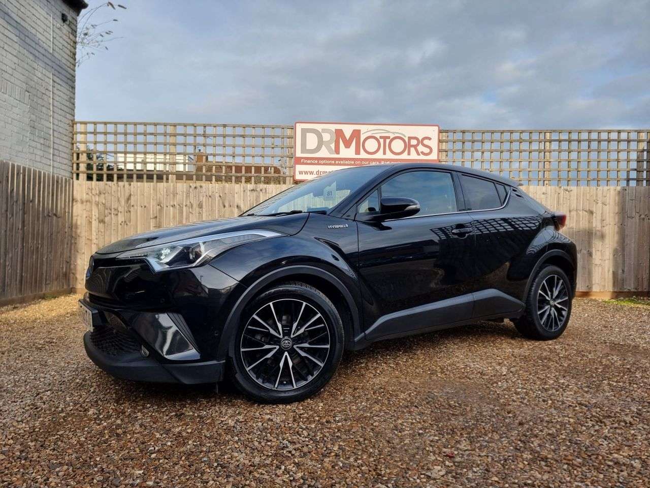 A 2019 TOYOTA C-HR 1.8 VVT-h Excel SUV 5dr Petrol Hybrid CVT Euro 6 (s/s) (122 ps) + SAT NAV + A 2019 TOYOTA C-HR 1.8 VVT-h Excel SUV 5dr Petrol Hybrid CVT Euro 6 (s/s) (122 ps) + SAT NAV +