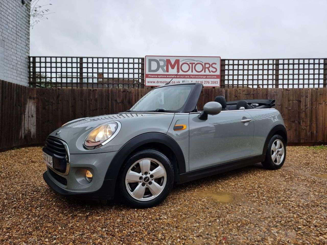 A 2017 MINI CONVERTIBLE 1.5 Cooper Convertible 2dr Petrol Manual Euro 6 (s/s) (136 ps) R/CAMERA + B A 2017 MINI CONVERTIBLE 1.5 Cooper Convertible 2dr Petrol Manual Euro 6 (s/s) (136 ps) R/CAMERA + B