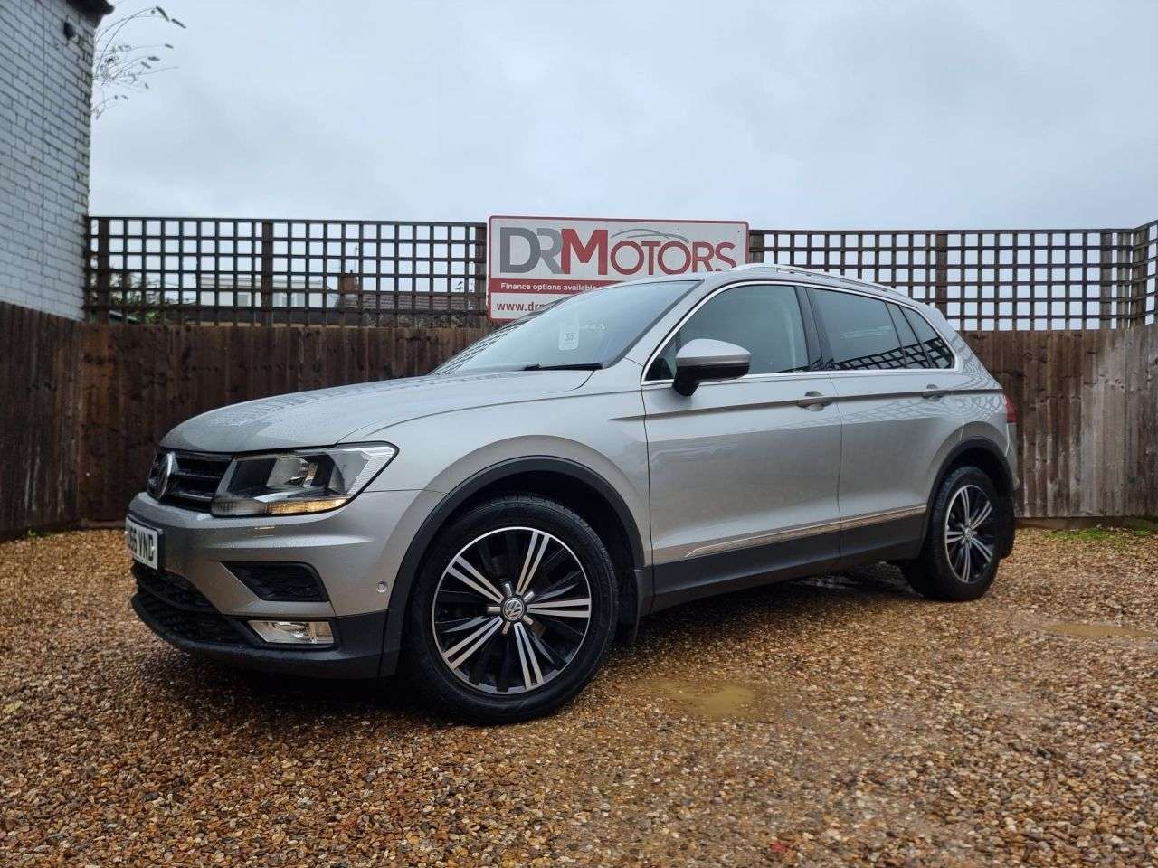 A 2016 VOLKSWAGEN TIGUAN 1.4 TSI BlueMotion Tech SE Navigation SUV 5dr Petrol Manual Euro 6 (s/s) (1 A 2016 VOLKSWAGEN TIGUAN 1.4 TSI BlueMotion Tech SE Navigation SUV 5dr Petrol Manual Euro 6 (s/s) (1
