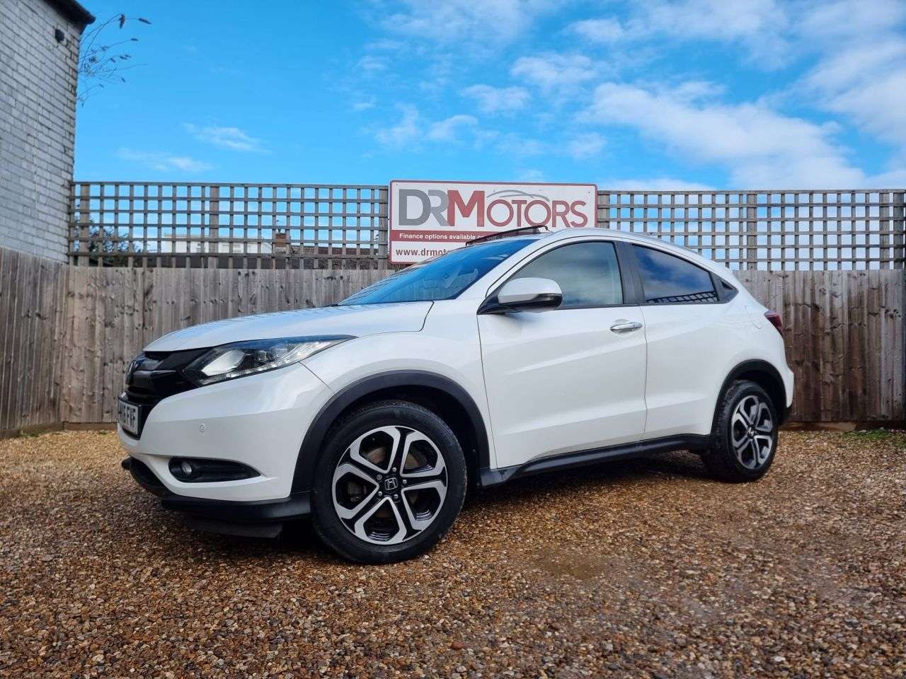 A 2016 HONDA HR-V 1.5 i-VTEC EX SUV 5dr Petrol Manual Euro 6 (s/s) (130 ps) SAT NAV + HEATED A 2016 HONDA HR-V 1.5 i-VTEC EX SUV 5dr Petrol Manual Euro 6 (s/s) (130 ps) SAT NAV + HEATED