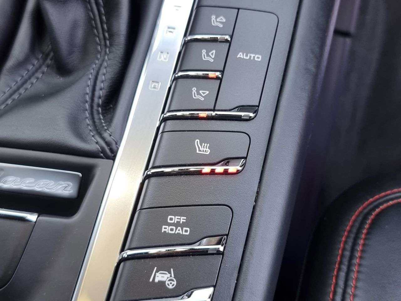 2017 PORSCHE MACAN 2017 PORSCHE MACAN