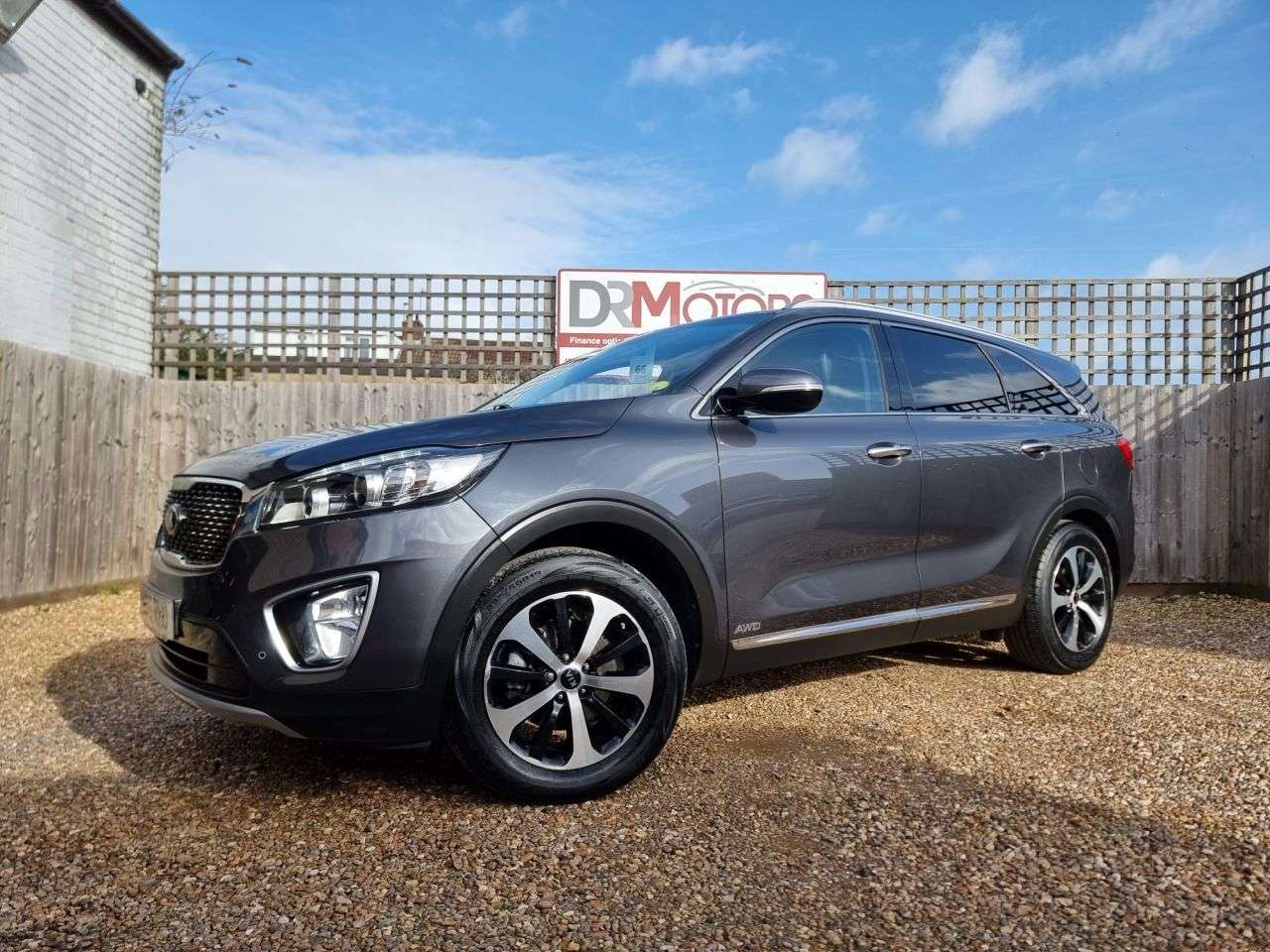 A 2016 KIA SORENTO 2.2 CRDi KX-2 SUV 5dr Diesel Manual AWD Euro 6 (s/s) (197 bhp) + SAT NAV + A 2016 KIA SORENTO 2.2 CRDi KX-2 SUV 5dr Diesel Manual AWD Euro 6 (s/s) (197 bhp) + SAT NAV +