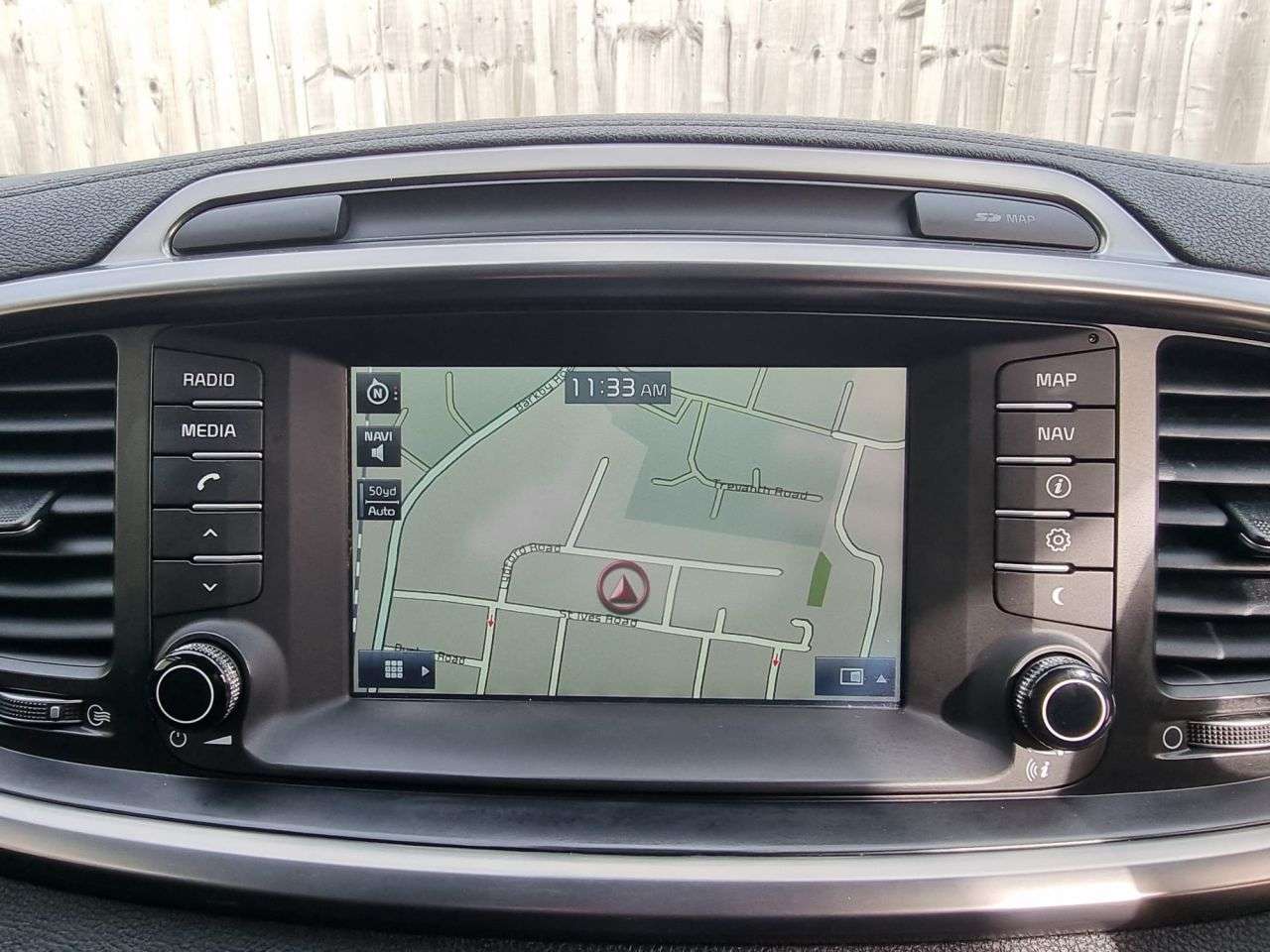 A 2016 KIA SORENTO 2.2 CRDi KX-2 SUV 5dr Diesel Manual AWD Euro 6 (s/s) (197 bhp) + SAT NAV + A 2016 KIA SORENTO 2.2 CRDi KX-2 SUV 5dr Diesel Manual AWD Euro 6 (s/s) (197 bhp) + SAT NAV +