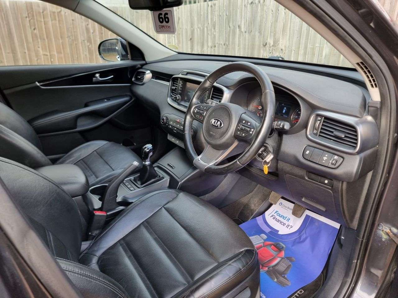 A 2016 KIA SORENTO 2.2 CRDi KX-2 SUV 5dr Diesel Manual AWD Euro 6 (s/s) (197 bhp) + SAT NAV + A 2016 KIA SORENTO 2.2 CRDi KX-2 SUV 5dr Diesel Manual AWD Euro 6 (s/s) (197 bhp) + SAT NAV +