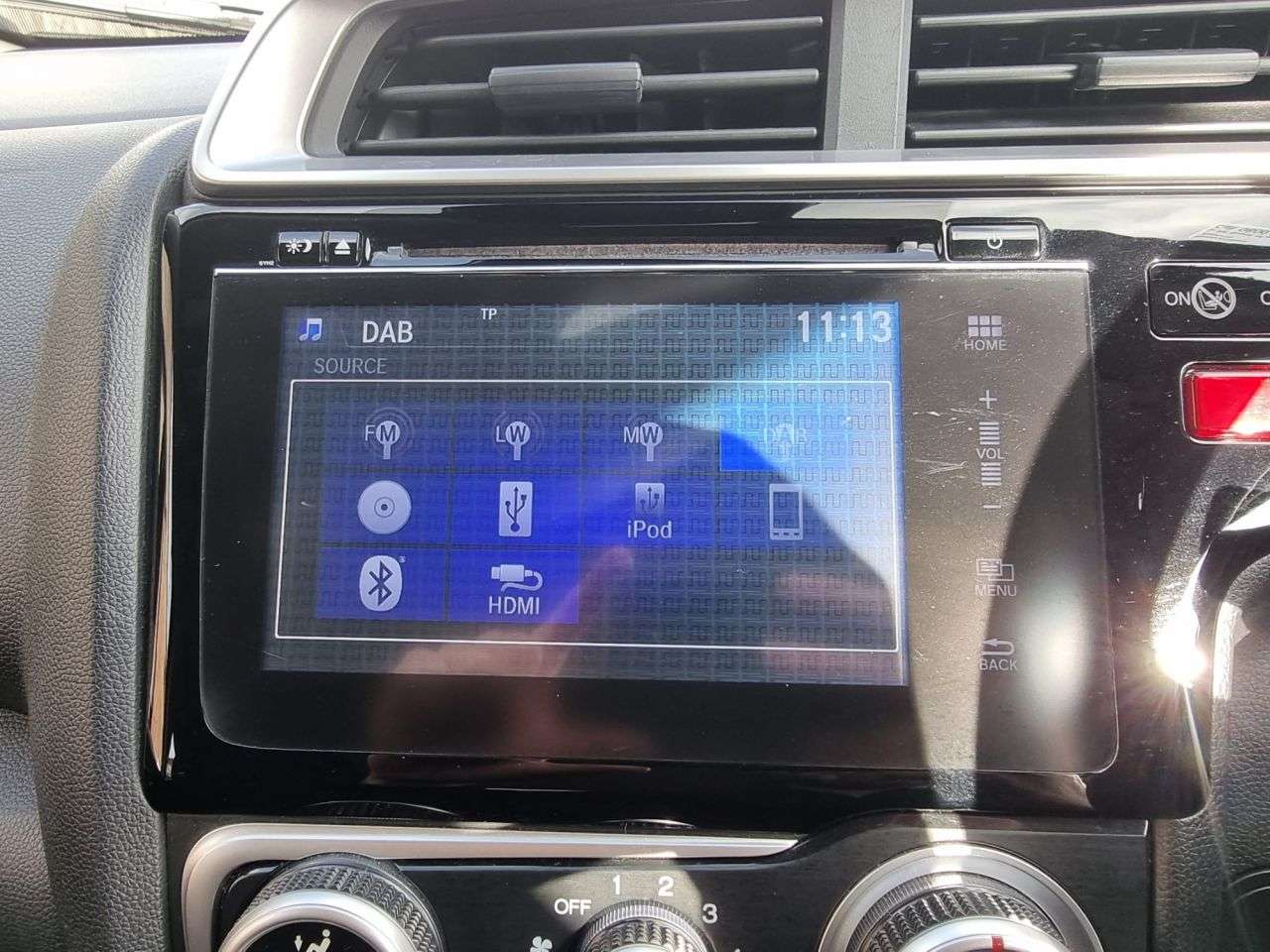 A 2017 HONDA JAZZ 1.3 i-VTEC SE Hatchback 5dr Petrol CVT Euro 6 (s/s) (102 ps) BLUETOOTH + SE A 2017 HONDA JAZZ 1.3 i-VTEC SE Hatchback 5dr Petrol CVT Euro 6 (s/s) (102 ps) BLUETOOTH + SE