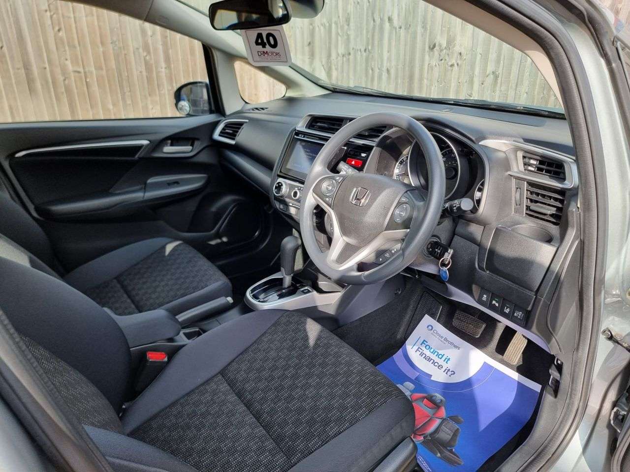 A 2017 HONDA JAZZ 1.3 i-VTEC SE Hatchback 5dr Petrol CVT Euro 6 (s/s) (102 ps) BLUETOOTH + SE A 2017 HONDA JAZZ 1.3 i-VTEC SE Hatchback 5dr Petrol CVT Euro 6 (s/s) (102 ps) BLUETOOTH + SE