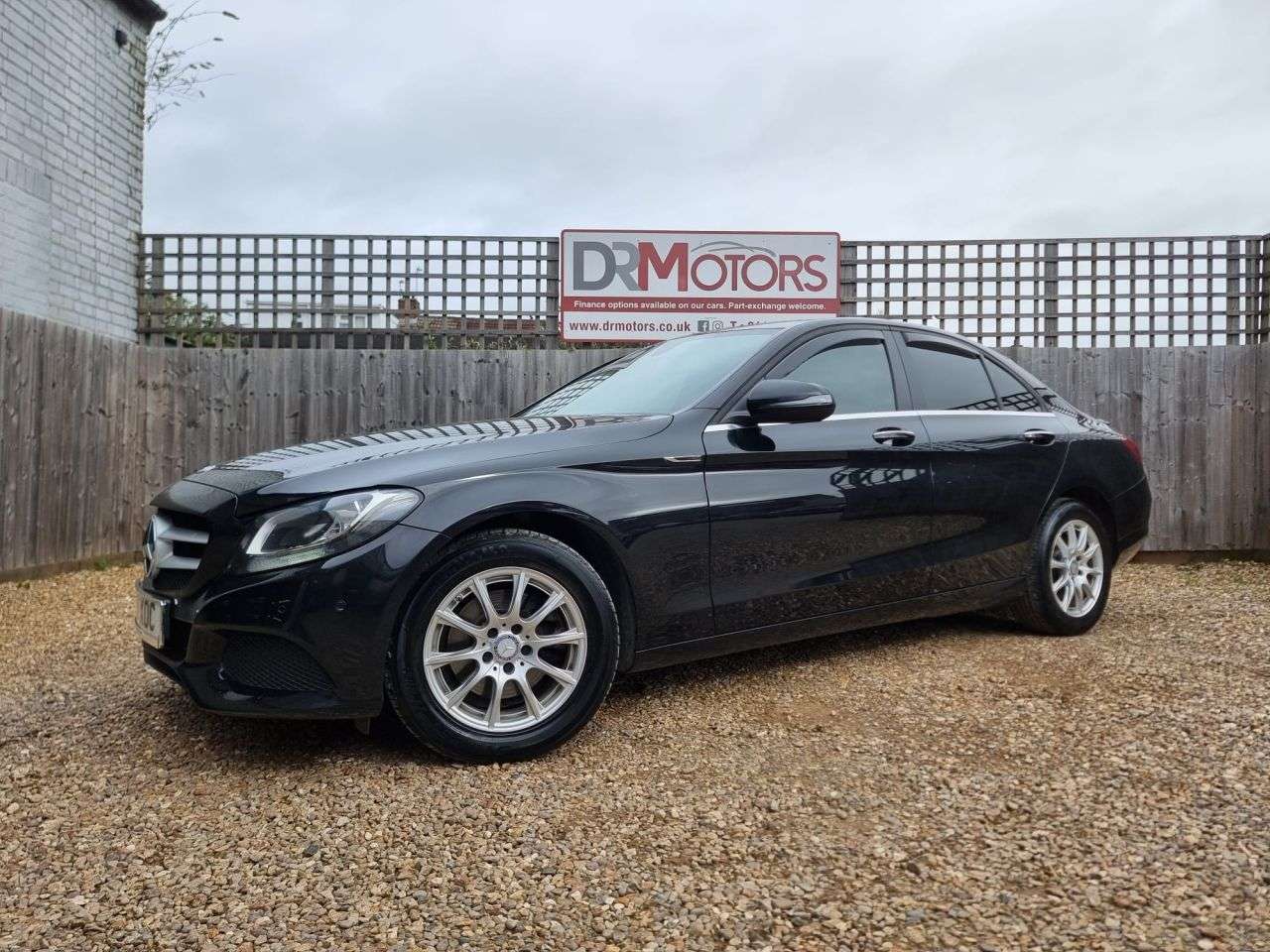 A 2017 MERCEDES-BENZ C-CLASS 2.1 C220d SE Saloon 4dr Diesel 7G-Tronic+ Euro 6 (s/s) (170 ps) SAT NAV + R A 2017 MERCEDES-BENZ C-CLASS 2.1 C220d SE Saloon 4dr Diesel 7G-Tronic+ Euro 6 (s/s) (170 ps) SAT NAV + R