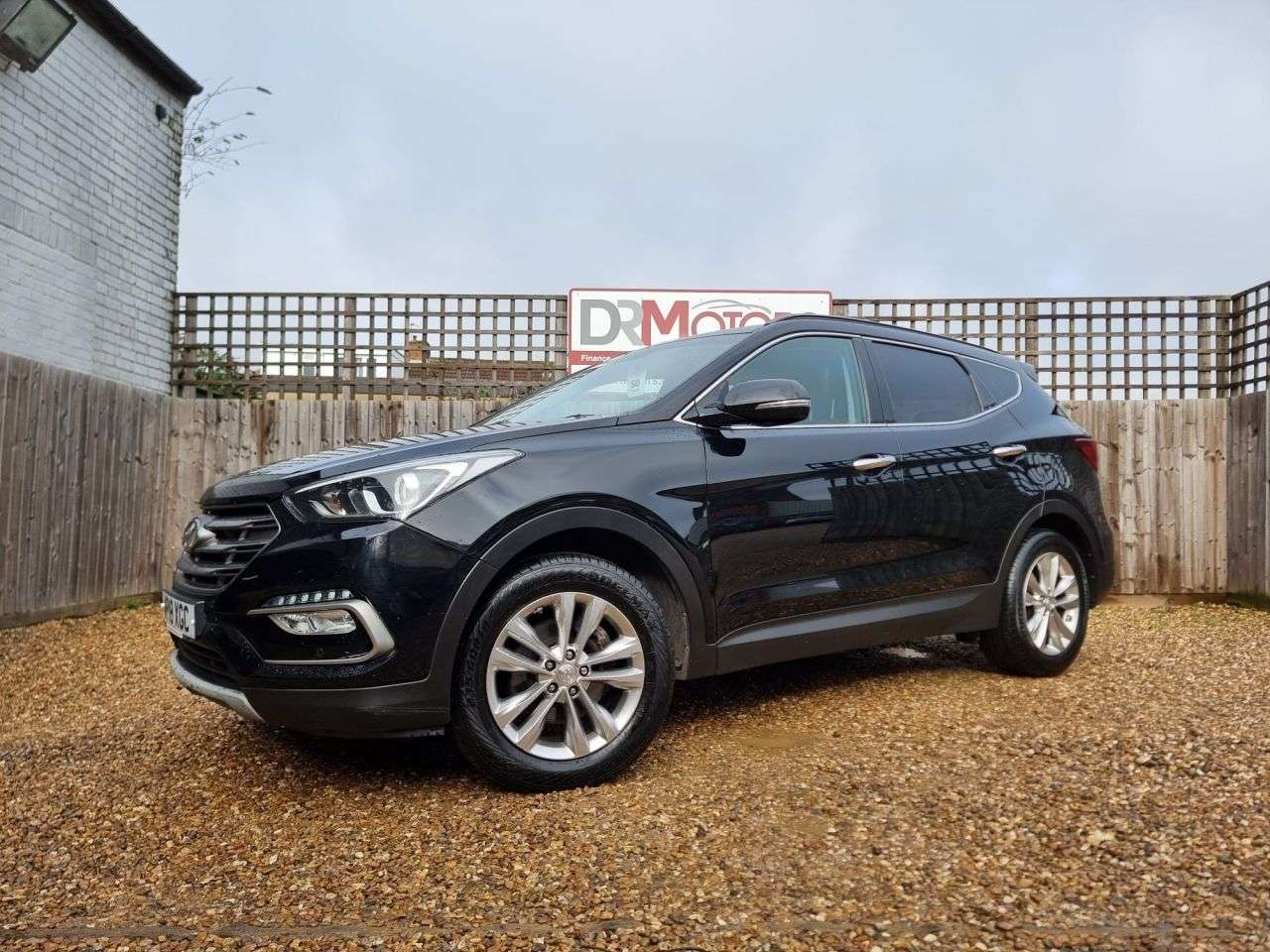 A 2018 HYUNDAI SANTA FE 2.2 CRDi Blue Drive Premium SUV 5dr Diesel Manual 4WD Euro 6 (s/s) (200 ps) A 2018 HYUNDAI SANTA FE 2.2 CRDi Blue Drive Premium SUV 5dr Diesel Manual 4WD Euro 6 (s/s) (200 ps)