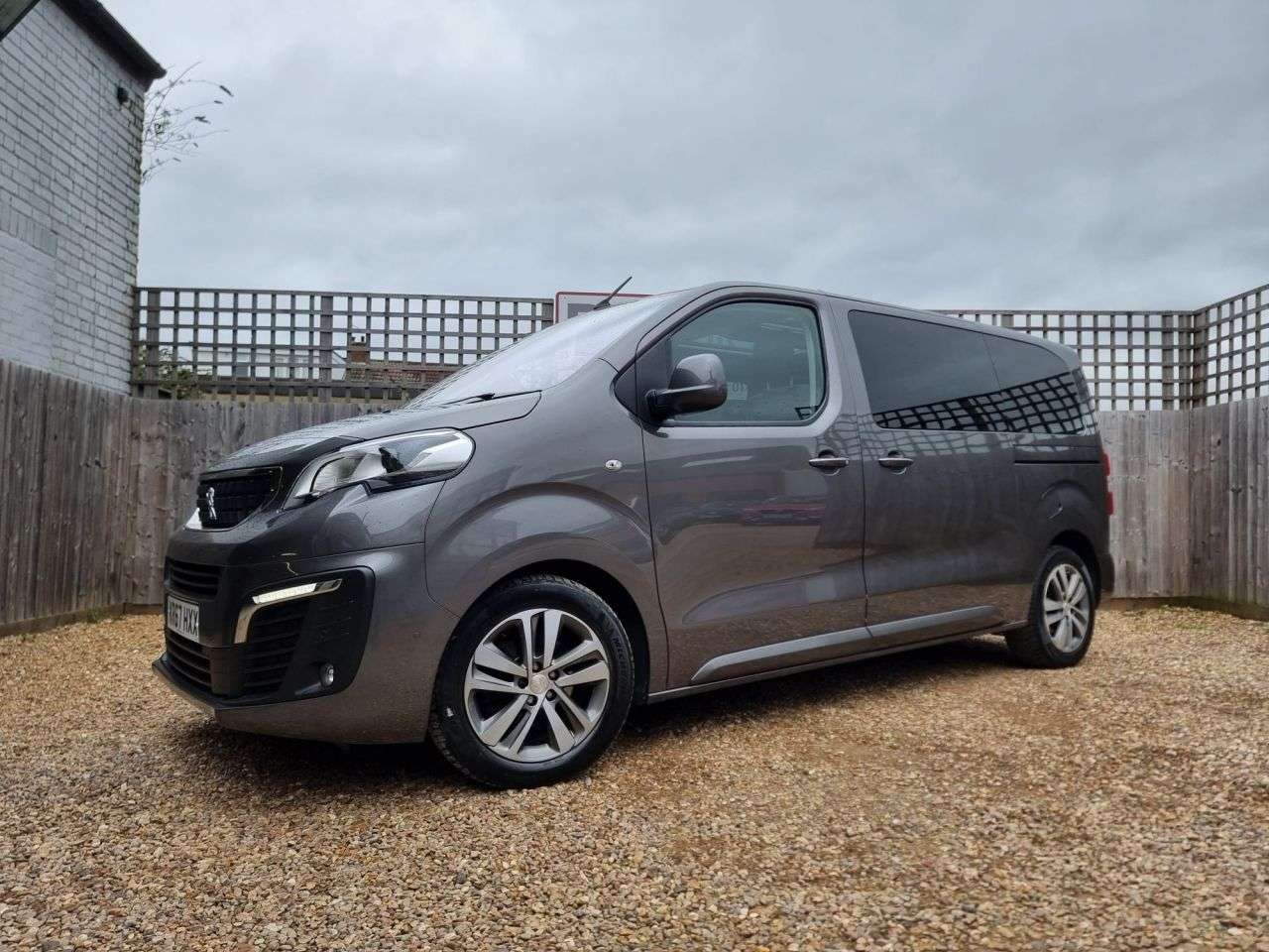 A 2017 PEUGEOT TRAVELLER 2.0 BlueHDi Allure Standard MPV 5dr Diesel EAT6 MWB Euro 6 (s/s) (180 ps) 8 A 2017 PEUGEOT TRAVELLER 2.0 BlueHDi Allure Standard MPV 5dr Diesel EAT6 MWB Euro 6 (s/s) (180 ps) 8