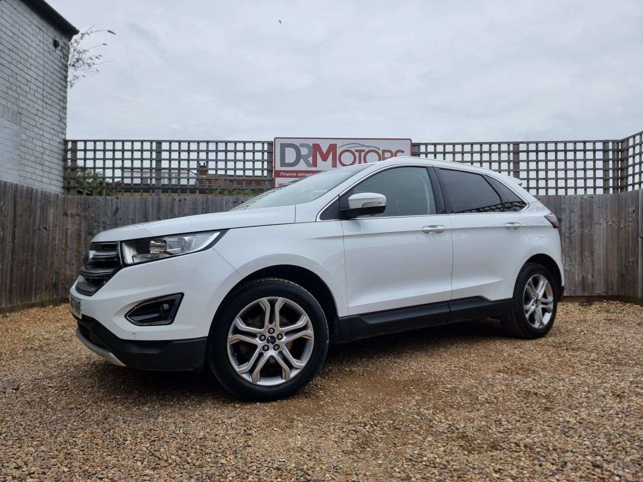 A 2017 FORD EDGE 2.0 TDCi Titanium SUV 5dr Diesel Manual AWD Euro 6 (s/s) (180 ps) SAT NAV + A 2017 FORD EDGE 2.0 TDCi Titanium SUV 5dr Diesel Manual AWD Euro 6 (s/s) (180 ps) SAT NAV +