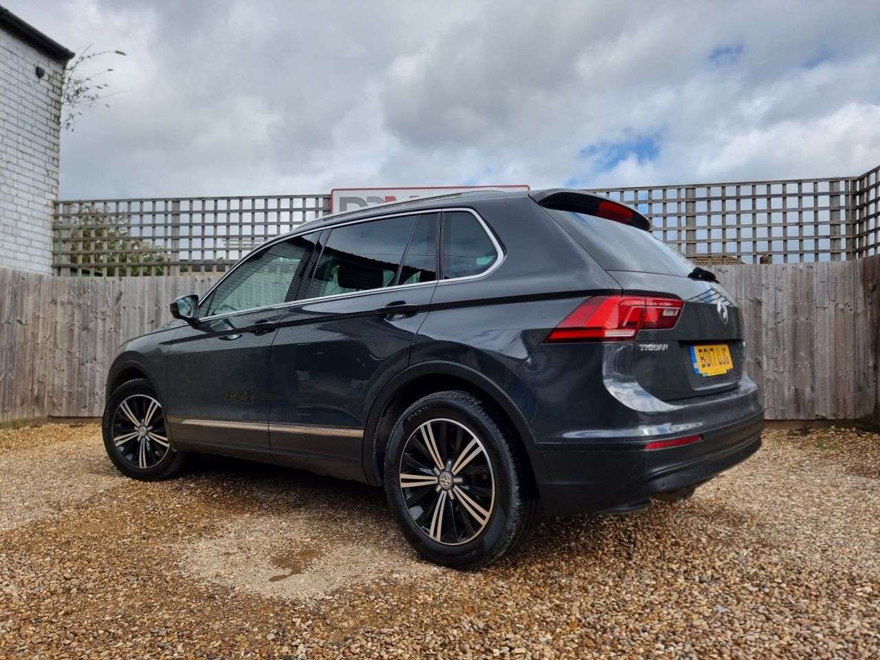 2017 VOLKSWAGEN TIGUAN 2017 VOLKSWAGEN TIGUAN