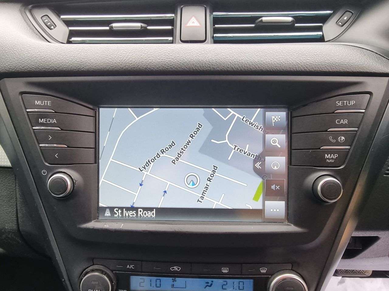 A 2017 TOYOTA AVENSIS 1.8 V-Matic Business Edition Plus Touring Sports 5dr Petrol CVT Euro 6 (147 A 2017 TOYOTA AVENSIS 1.8 V-Matic Business Edition Plus Touring Sports 5dr Petrol CVT Euro 6 (147