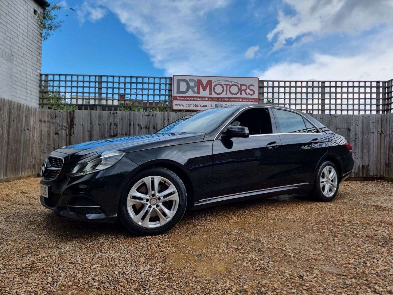 A 2014 MERCEDES-BENZ E-CLASS 2.1 E250 CDI SE Saloon 4dr Diesel G-Tronic+ Euro 5 (s/s) (204 ps) + SAT NAV A 2014 MERCEDES-BENZ E-CLASS 2.1 E250 CDI SE Saloon 4dr Diesel G-Tronic+ Euro 5 (s/s) (204 ps) + SAT NAV