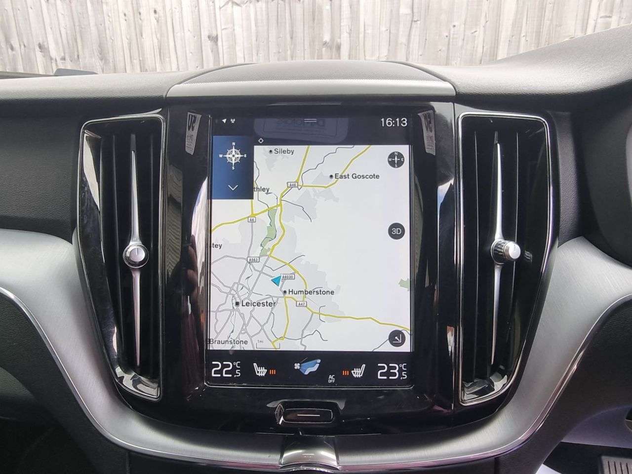 A 2020 VOLVO XC60 2.0 T5 Momentum SUV 5dr Petrol Auto AWD Euro 6 (s/s) (250 ps) + SAT NAV + S A 2020 VOLVO XC60 2.0 T5 Momentum SUV 5dr Petrol Auto AWD Euro 6 (s/s) (250 ps) + SAT NAV + S
