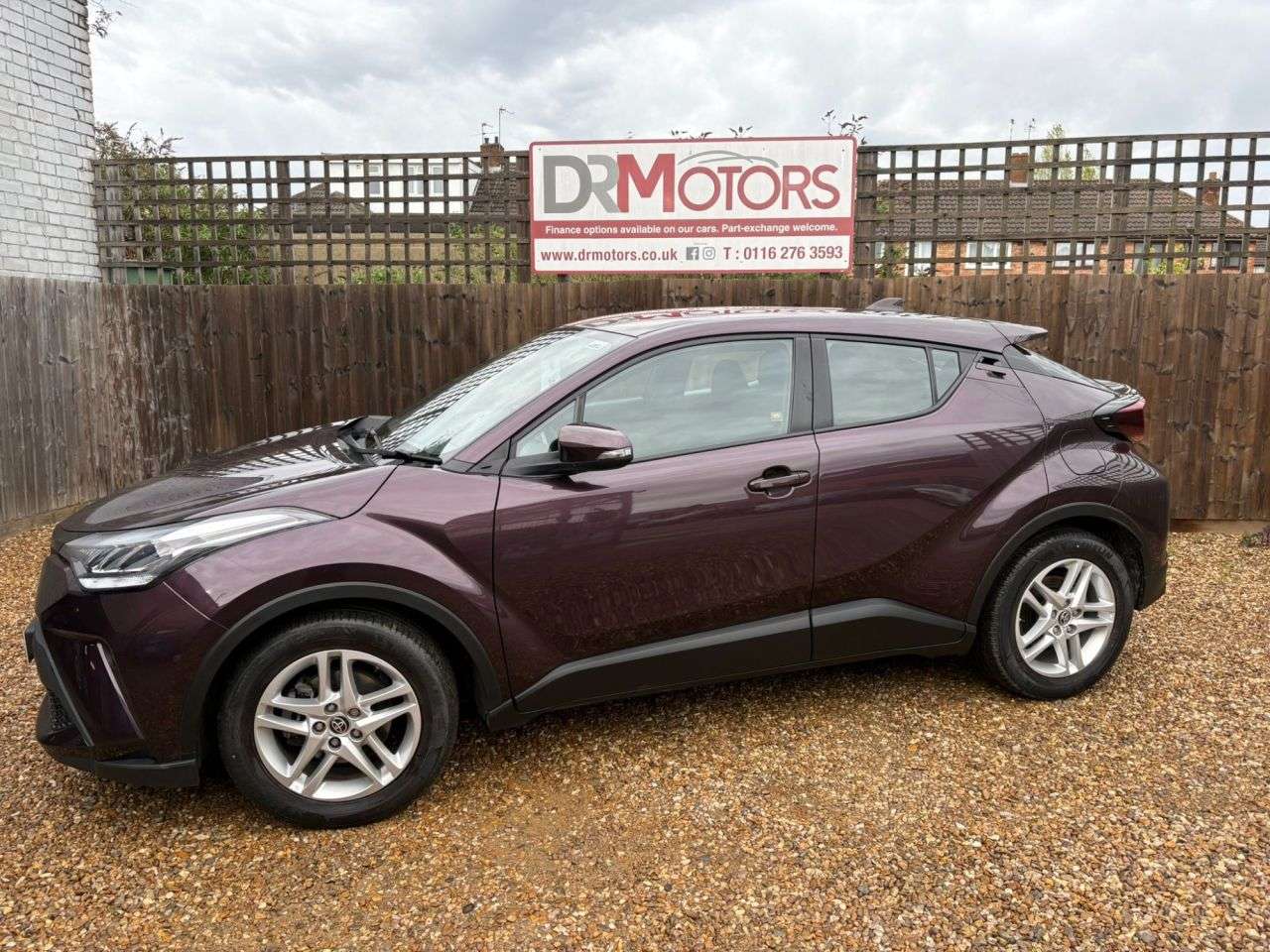 A 2023 TOYOTA C-HR 1.8 VVT-h GPF Icon SUV 5dr Petrol Hybrid CVT Euro 6 (s/s) (122 ps) R/CAMERA A 2023 TOYOTA C-HR 1.8 VVT-h GPF Icon SUV 5dr Petrol Hybrid CVT Euro 6 (s/s) (122 ps) R/CAMERA