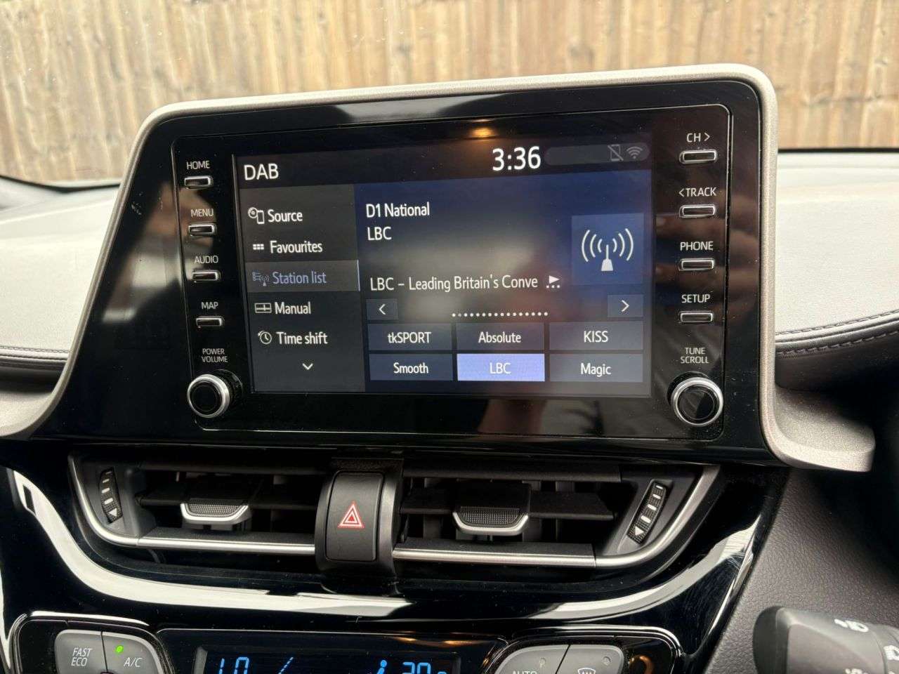 A 2023 TOYOTA C-HR 1.8 VVT-h GPF Icon SUV 5dr Petrol Hybrid CVT Euro 6 (s/s) (122 ps) R/CAMERA A 2023 TOYOTA C-HR 1.8 VVT-h GPF Icon SUV 5dr Petrol Hybrid CVT Euro 6 (s/s) (122 ps) R/CAMERA