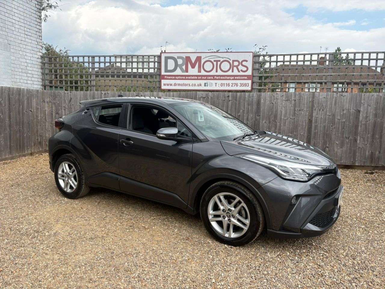 A 2023 TOYOTA C-HR 1.8 VVT-h GPF Icon SUV 5dr Petrol Hybrid CVT Euro 6 (s/s) (122 ps) R/CAMERA A 2023 TOYOTA C-HR 1.8 VVT-h GPF Icon SUV 5dr Petrol Hybrid CVT Euro 6 (s/s) (122 ps) R/CAMERA