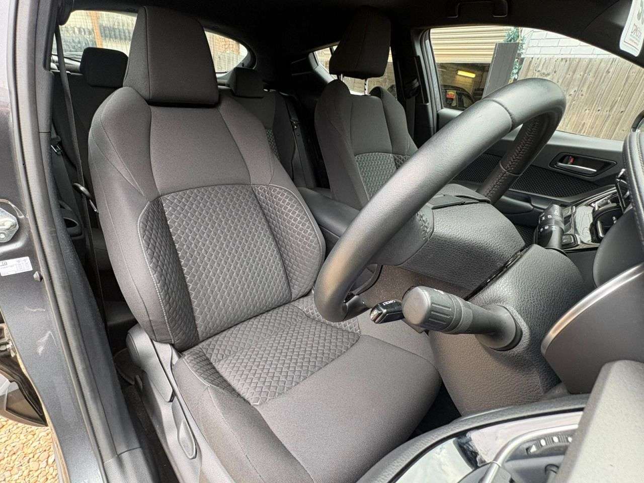 2023 TOYOTA C-HR 2023 TOYOTA C-HR