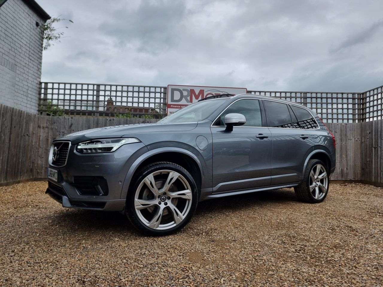 A 2018 VOLVO XC90 2.0h T8 Twin Engine 10.4kWh R-Design Pro SUV 5dr Petrol Plug-in Hybrid Auto A 2018 VOLVO XC90 2.0h T8 Twin Engine 10.4kWh R-Design Pro SUV 5dr Petrol Plug-in Hybrid Auto