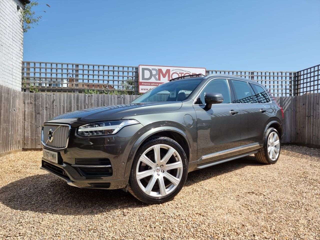 A 2017 VOLVO XC90 2.0h T8 Twin Engine 10.4kWh Inscription Pro SUV 5dr Petrol Plug-in Hybrid A A 2017 VOLVO XC90 2.0h T8 Twin Engine 10.4kWh Inscription Pro SUV 5dr Petrol Plug-in Hybrid A