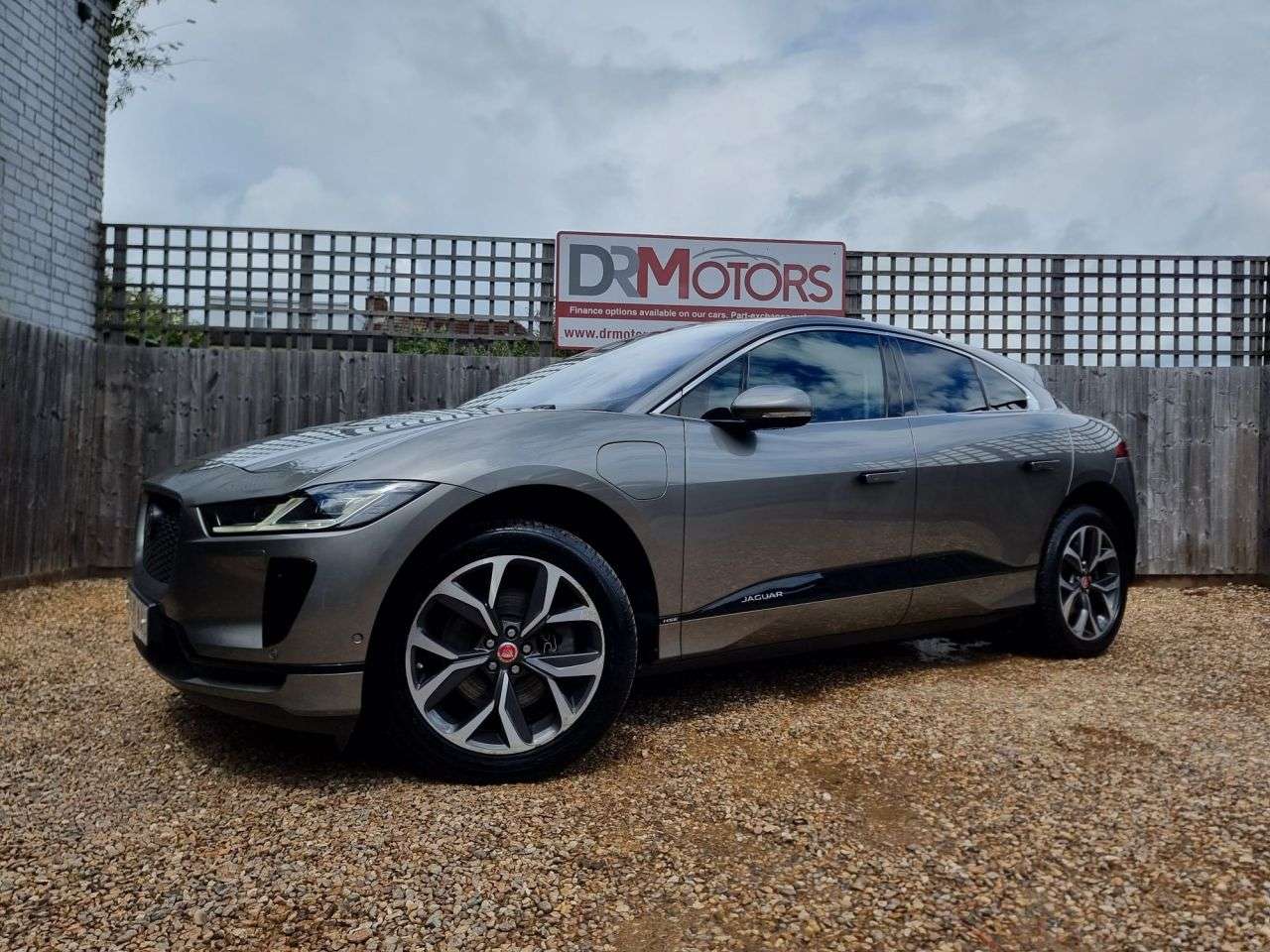 A 2020 JAGUAR I-PACE 400 90kWh HSE SUV 5dr Electric Auto 4WD (400 ps) SAT NAV + R/CAMERA + H/LEA A 2020 JAGUAR I-PACE 400 90kWh HSE SUV 5dr Electric Auto 4WD (400 ps) SAT NAV + R/CAMERA + H/LEA