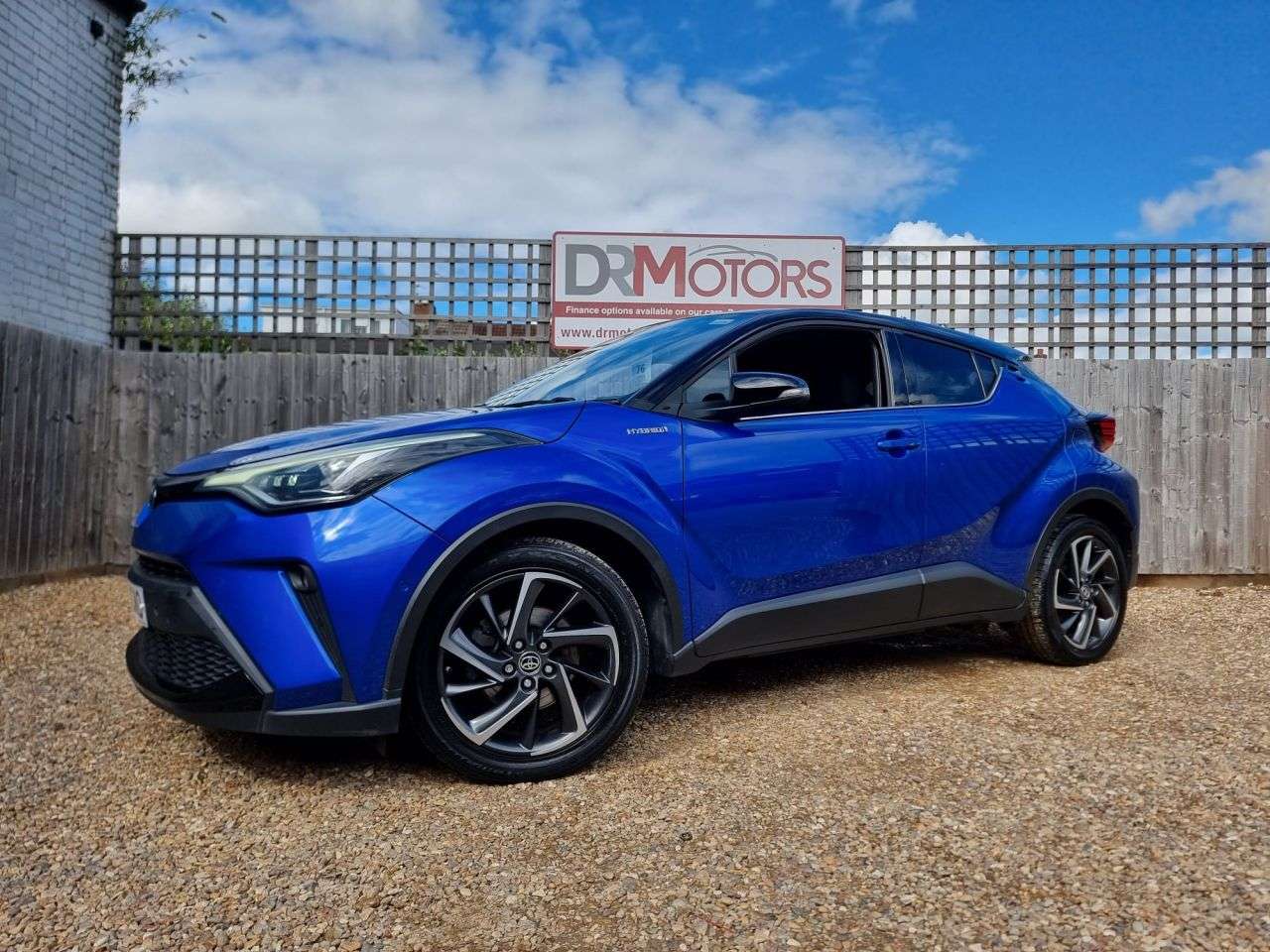 A 2020 TOYOTA C-HR 2.0 VVT-h Dynamic SUV 5dr Petrol Hybrid CVT Euro 6 (s/s) (184 ps) SAT NAV + A 2020 TOYOTA C-HR 2.0 VVT-h Dynamic SUV 5dr Petrol Hybrid CVT Euro 6 (s/s) (184 ps) SAT NAV +