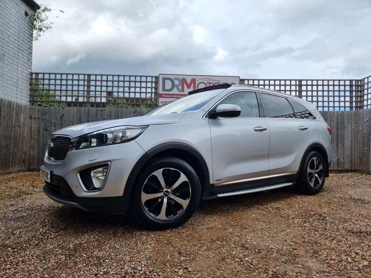 A 2015 KIA SORENTO 2.2 CRDi KX-3 SUV 5dr Diesel Auto AWD Euro 6 (197 bhp) 7 SEATER + SAT NAV + A 2015 KIA SORENTO 2.2 CRDi KX-3 SUV 5dr Diesel Auto AWD Euro 6 (197 bhp) 7 SEATER + SAT NAV +