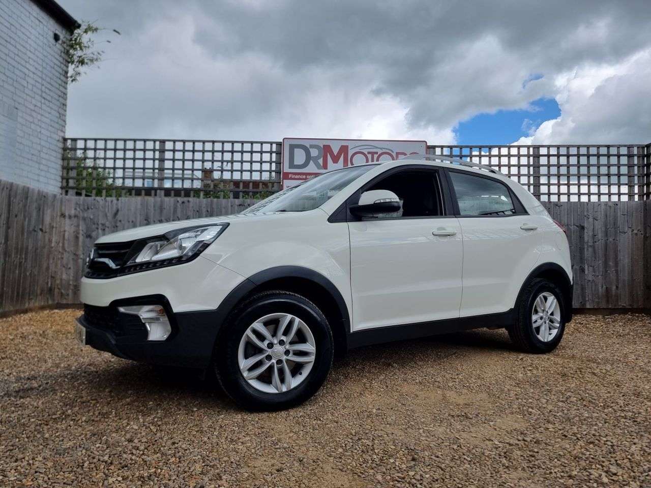 A 2019 SSANGYONG KORANDO 2.2D SE SUV 5dr Diesel Manual 4WD Euro 6 (178 ps) R/CAMERA + BLUETOOTH + DA A 2019 SSANGYONG KORANDO 2.2D SE SUV 5dr Diesel Manual 4WD Euro 6 (178 ps) R/CAMERA + BLUETOOTH + DA