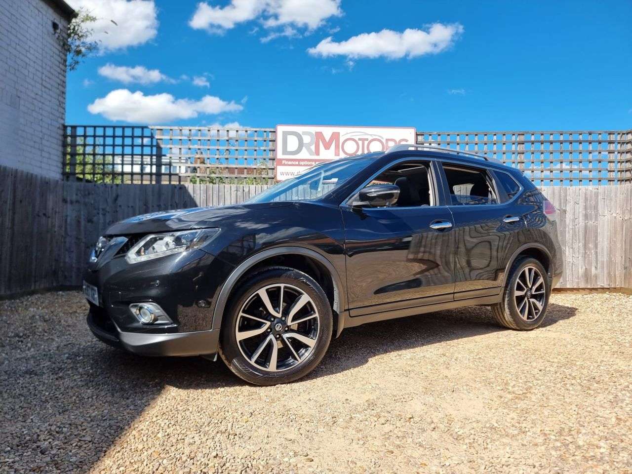 A 2017 NISSAN X-TRAIL 1.6 DIG-T Tekna SUV 5dr Petrol Manual Euro 6 (s/s) (163 ps) + SAT NAV + R/C A 2017 NISSAN X-TRAIL 1.6 DIG-T Tekna SUV 5dr Petrol Manual Euro 6 (s/s) (163 ps) + SAT NAV + R/C