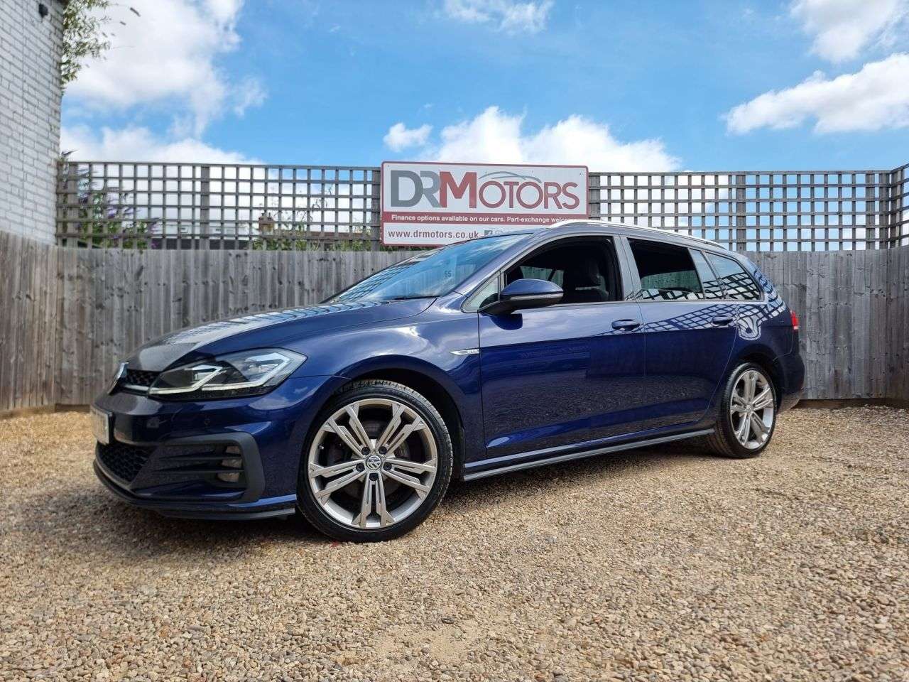 A 2017 VOLKSWAGEN GOLF 2.0 TDI GTD Estate 5dr Diesel DSG Euro 6 (s/s) (184 ps) SAT NAV + BLUETOOTH A 2017 VOLKSWAGEN GOLF 2.0 TDI GTD Estate 5dr Diesel DSG Euro 6 (s/s) (184 ps) SAT NAV + BLUETOOTH