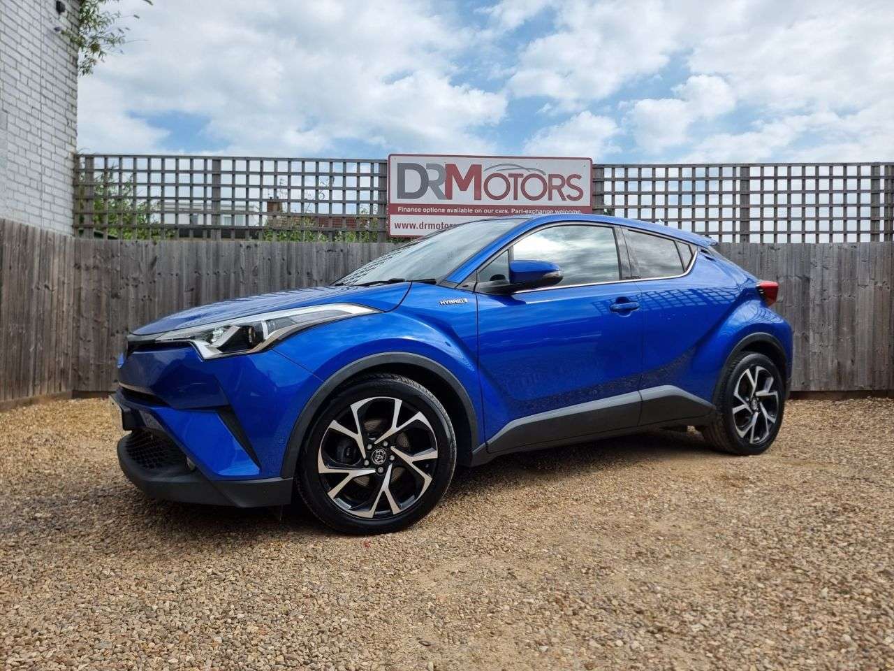 A 2018 TOYOTA C-HR 1.8 VVT-h Design SUV 5dr Petrol Hybrid CVT Euro 6 (s/s) (122 ps) SAT NAV + A 2018 TOYOTA C-HR 1.8 VVT-h Design SUV 5dr Petrol Hybrid CVT Euro 6 (s/s) (122 ps) SAT NAV +