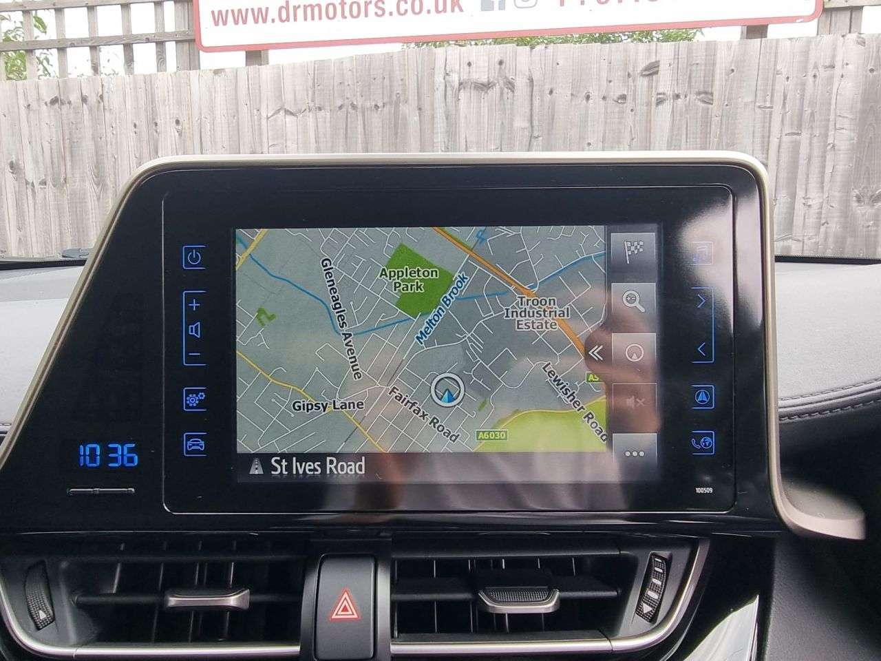 A 2018 TOYOTA C-HR 1.8 VVT-h Design SUV 5dr Petrol Hybrid CVT Euro 6 (s/s) (122 ps) SAT NAV + A 2018 TOYOTA C-HR 1.8 VVT-h Design SUV 5dr Petrol Hybrid CVT Euro 6 (s/s) (122 ps) SAT NAV +