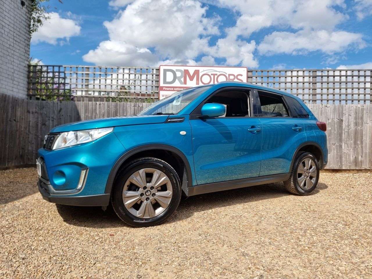 A 2019 SUZUKI VITARA 1.0 Boosterjet SZ-T SUV 5dr Petrol Manual Euro 6 (s/s) (111 ps) + SAT NAV + A 2019 SUZUKI VITARA 1.0 Boosterjet SZ-T SUV 5dr Petrol Manual Euro 6 (s/s) (111 ps) + SAT NAV +