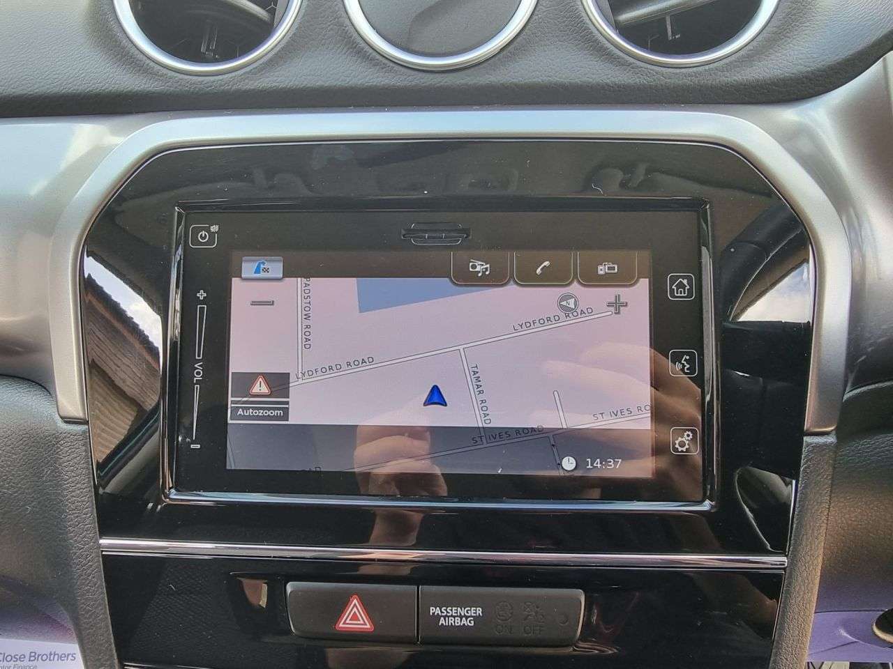 A 2019 SUZUKI VITARA 1.0 Boosterjet SZ-T SUV 5dr Petrol Manual Euro 6 (s/s) (111 ps) + SAT NAV + A 2019 SUZUKI VITARA 1.0 Boosterjet SZ-T SUV 5dr Petrol Manual Euro 6 (s/s) (111 ps) + SAT NAV +