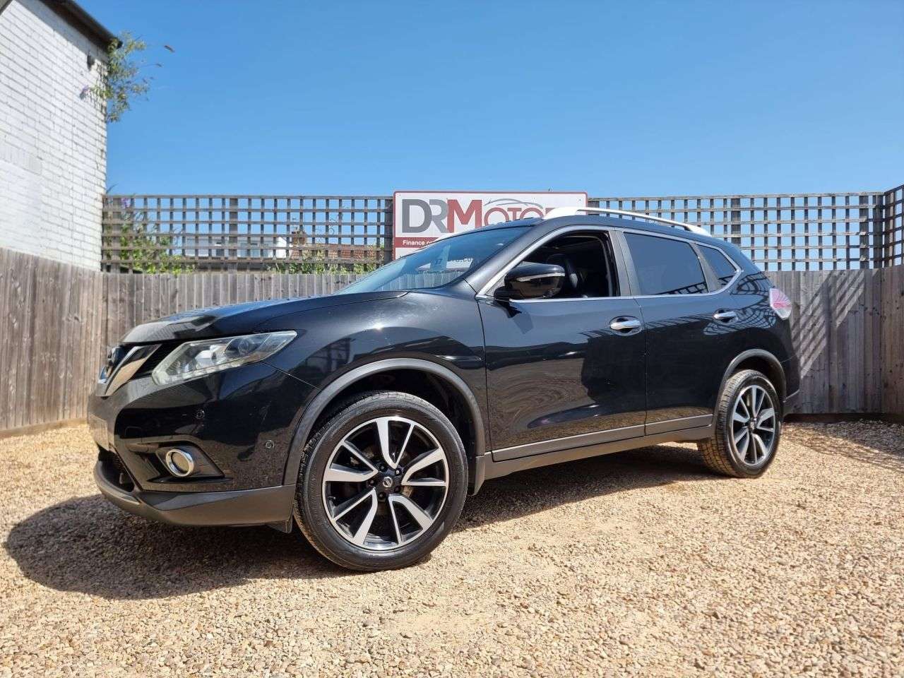 A 2017 NISSAN X-TRAIL 1.6 dCi Tekna SUV 5dr Diesel Manual Euro 6 (s/s) (130 ps) SAT NAV + R/CAMER A 2017 NISSAN X-TRAIL 1.6 dCi Tekna SUV 5dr Diesel Manual Euro 6 (s/s) (130 ps) SAT NAV + R/CAMER