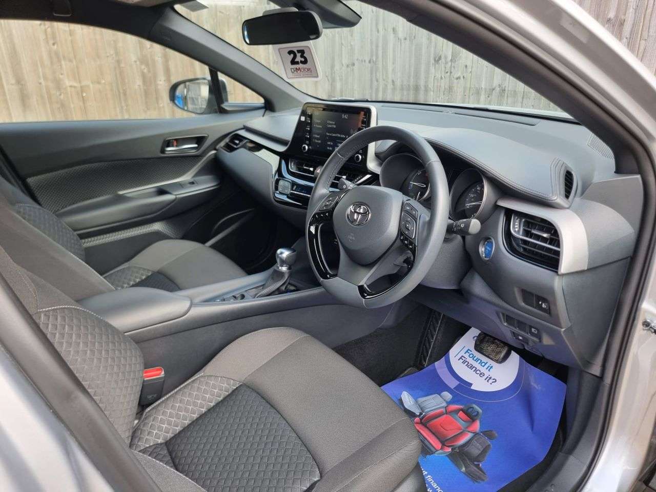 A 2023 TOYOTA C-HR 1.8 VVT-h GPF Icon SUV 5dr Petrol Hybrid CVT Euro 6 (s/s) (122 ps) R/CAMERA A 2023 TOYOTA C-HR 1.8 VVT-h GPF Icon SUV 5dr Petrol Hybrid CVT Euro 6 (s/s) (122 ps) R/CAMERA