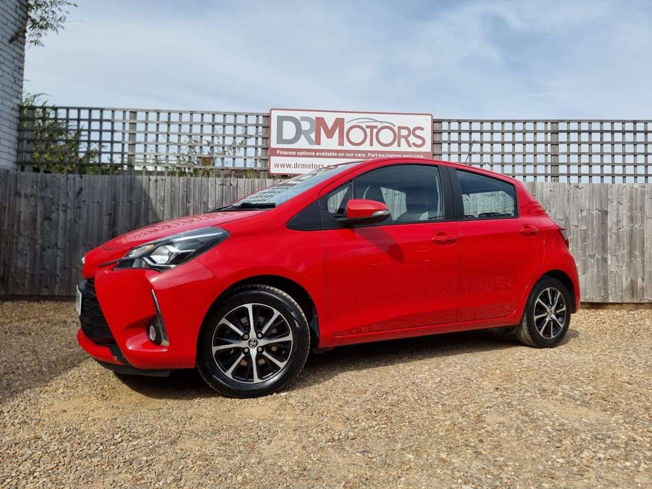 A 2019 TOYOTA YARIS 1.5 VVT-i Icon Tech Hatchback 5dr Petrol Manual Euro 6 (111 ps) SAT NAV + R A 2019 TOYOTA YARIS 1.5 VVT-i Icon Tech Hatchback 5dr Petrol Manual Euro 6 (111 ps) SAT NAV + R