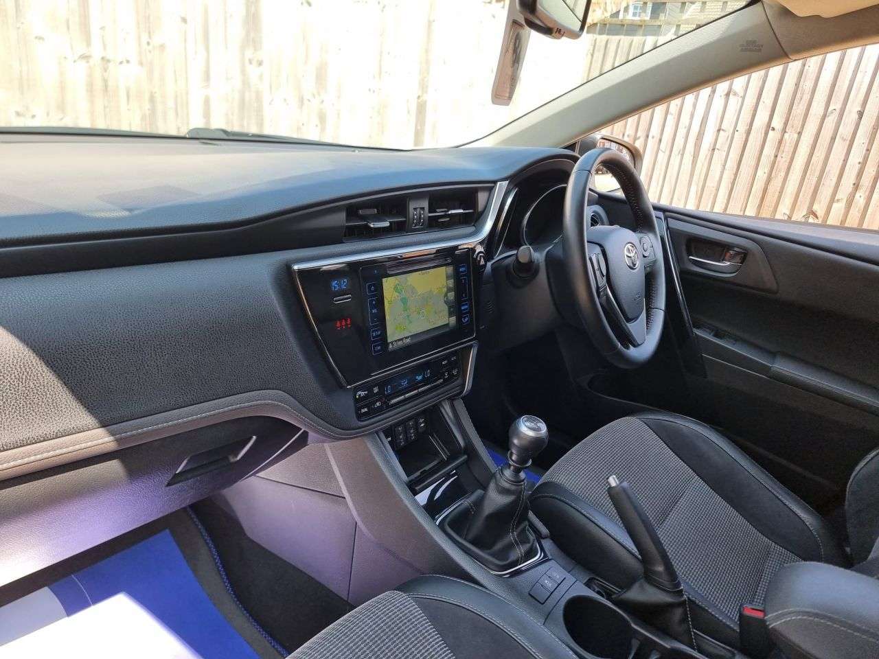 A 2017 TOYOTA AURIS 1.2 VVT-i Excel Hatchback 5dr Petrol Manual Euro 6 (s/s) (116 ps) SAT NAV + A 2017 TOYOTA AURIS 1.2 VVT-i Excel Hatchback 5dr Petrol Manual Euro 6 (s/s) (116 ps) SAT NAV +
