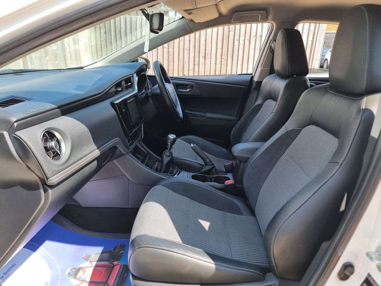 2017 TOYOTA AURIS 2017 TOYOTA AURIS